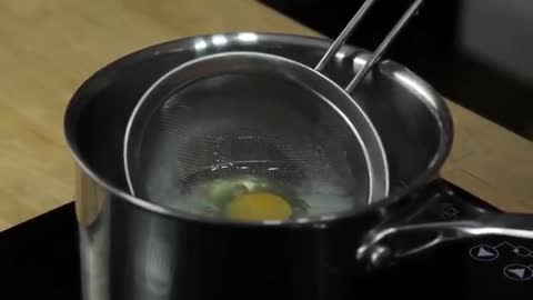 Delicious food: How To Poach Eggs😋😋