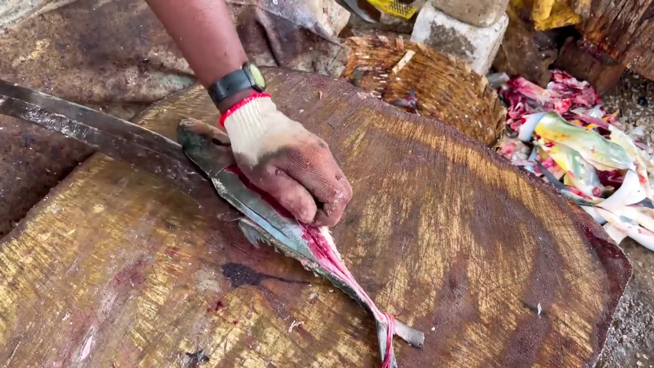 INSANELY MAD CONCH CUTTING SKILLS