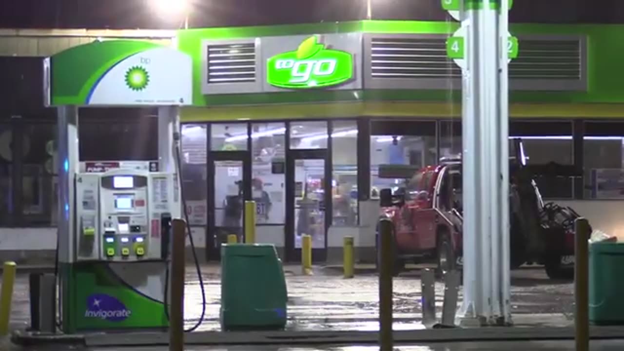 Man critically wounded in shooting at gas station on South Side