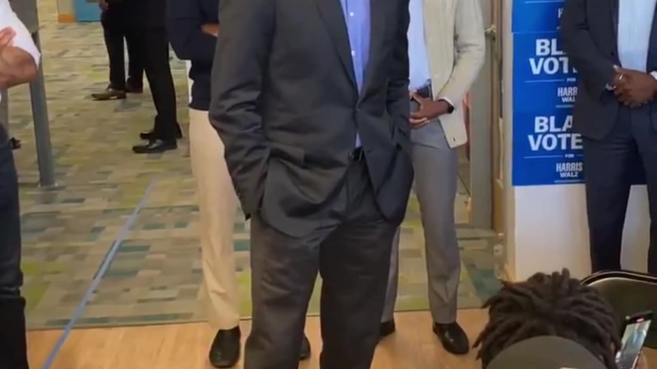 Obama les habla a los jóvenes negros asustados y les exige que "sus hermanos" apoyen a Kamala