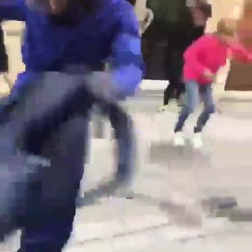 Spanish patriots in Cadiz educate criminals who robbed a jewelry store.