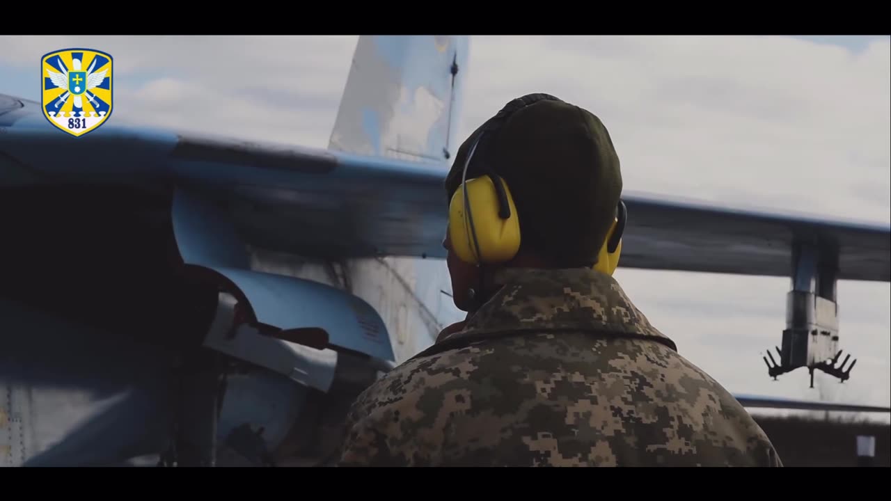 These amazing videos with the pilots of the Su-27 heavy fighter jet of the