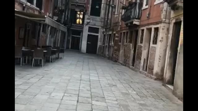 A walk through my desert Venice in one of these coronavirus days