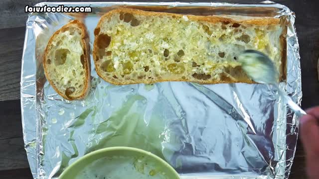 The Best Garlic Bread EVER!