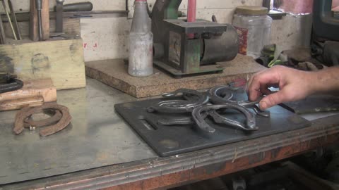 Making horseshoe trivets