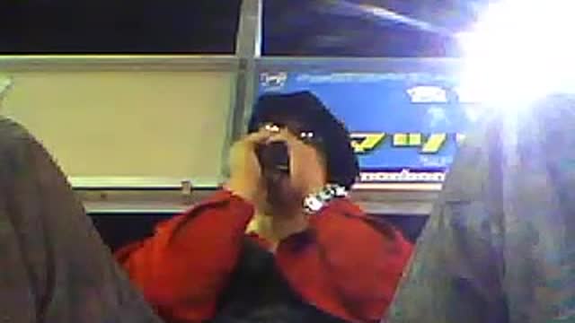 千葉県松戸駅前にて路上ライブ。ともぞう