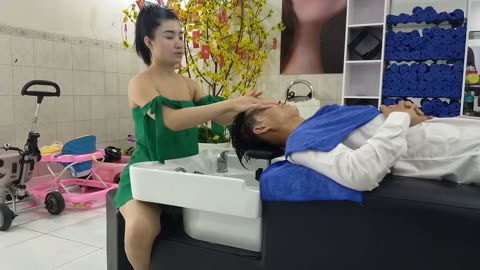 Always appearing beautiful and outstanding, she attracts people with her talent and beauty