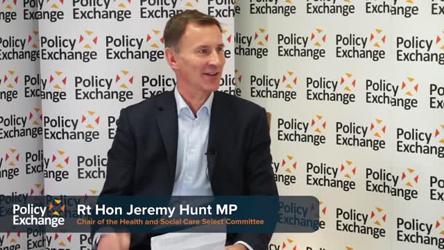 Bill Gates declares that "we need a new way of doing the vaccines".