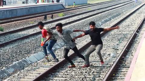 Indian fake train horn best funny video..