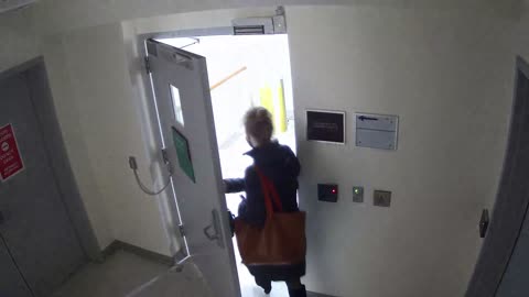 5180CHOBBANorthLobbyStair8_2021-01-05_18h00min02s867ms.mp4