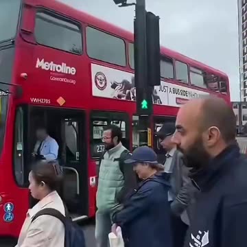 “You can't come by, I have to wash my clothes!”