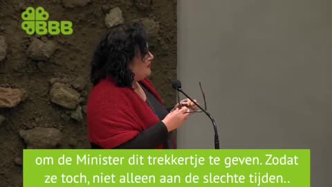 CAROLINE EN HET ZELFGEMAAKTE TREKKERTJE