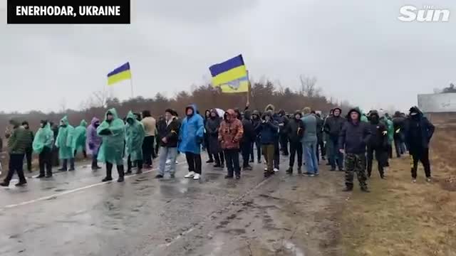 Ukrainians_block_roads_to_Russian_advance_of_'Europe's_biggest_nuclear_plant'