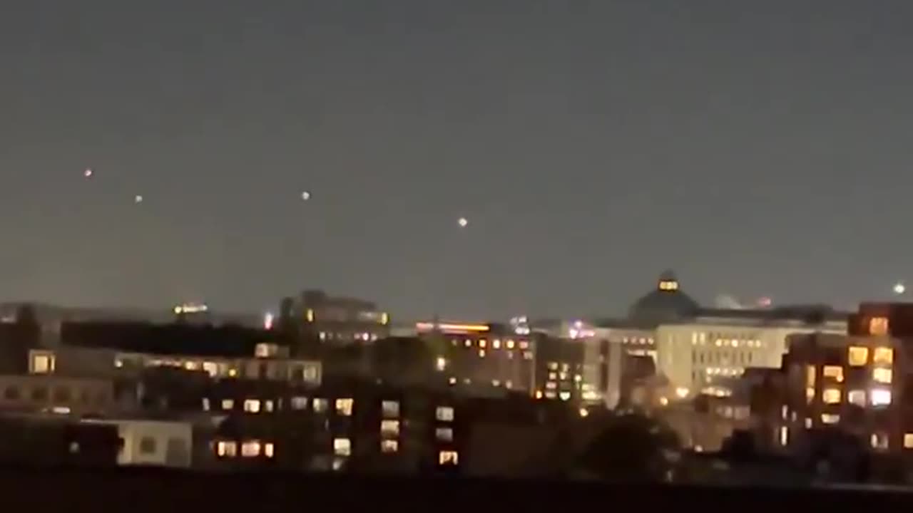 Mysterious lights over Capitol Hill causes UFO panic in DC