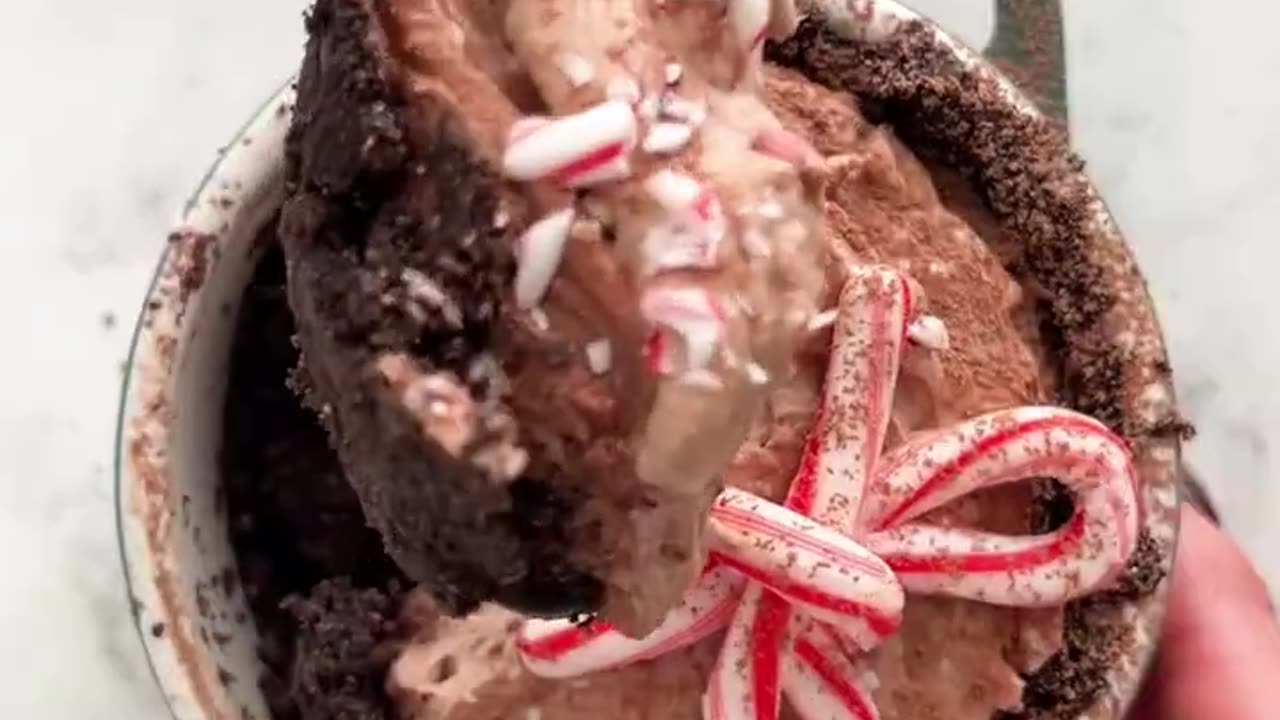 Make It Mini Peppermint Cream Pies with Candy Cane Bows