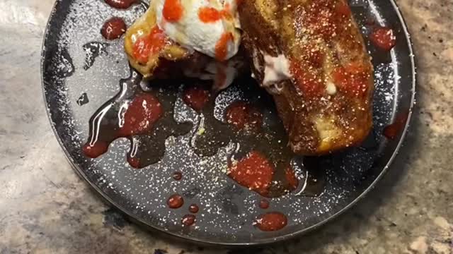 strawberry cheesecake french toast 🍰 🍓