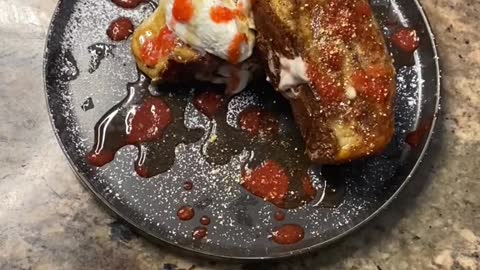 strawberry cheesecake french toast 🍰 🍓