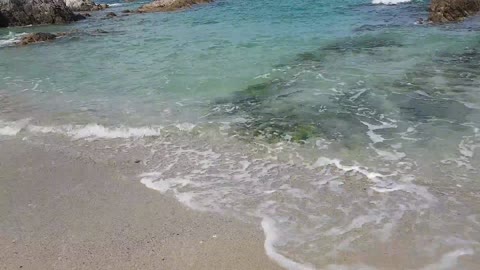 a beautiful video of the sea in Korea with waves.