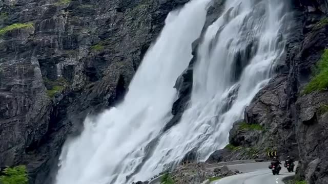 🇳🇴 One of the many epic roads of Norway. Who would you roadtrip with? Real Nature🐾