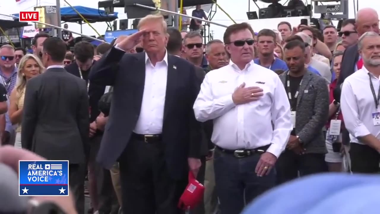 President @realDonaldTrump stops to honor the fallen who fought for our country. #MemorialDay