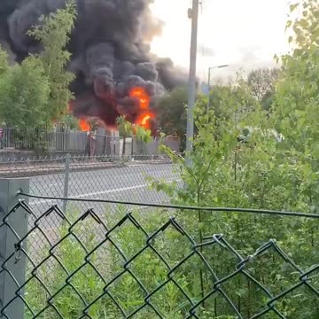 Huge explosion heard and could be felt all around the East End, London