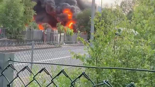 Huge explosion heard and could be felt all around the East End, London