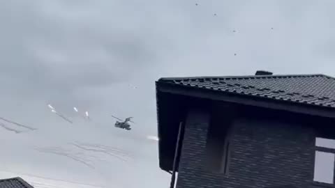 Russian Ka-52 helicopters shooting flares to evade MANPAD