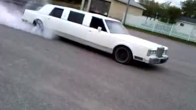 LIMOUSINE BURNOUT!