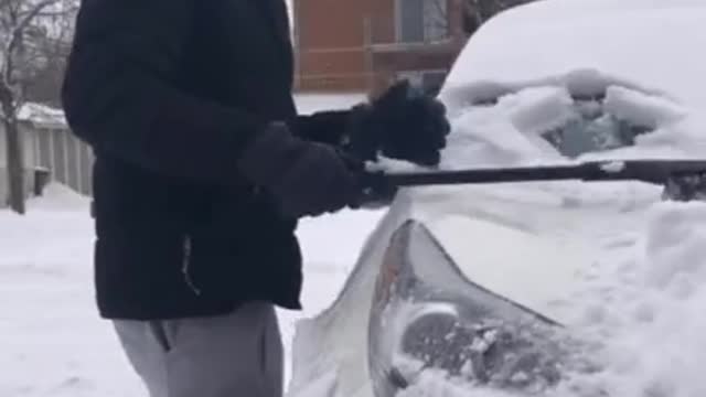 Americans vs Canadians, cleaning cars off in winter tiktok