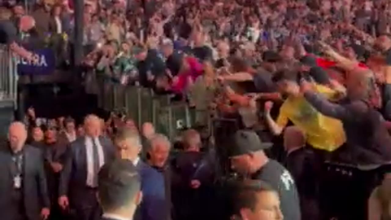 Trump, Tucker, Dana White and Kid Rock walk out to ‘American Badass’ UFC Crowd ROARS 🔥.