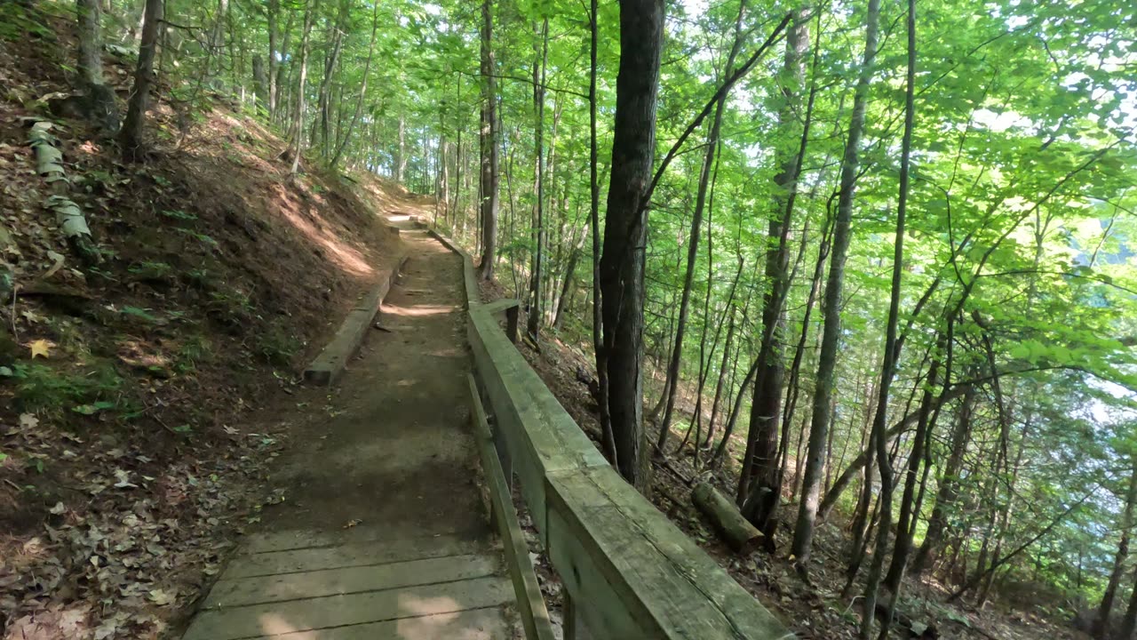 💦 Pink Lake 🌊 Lookout 🔍 Trails 🌴 In Quebec 🅾️