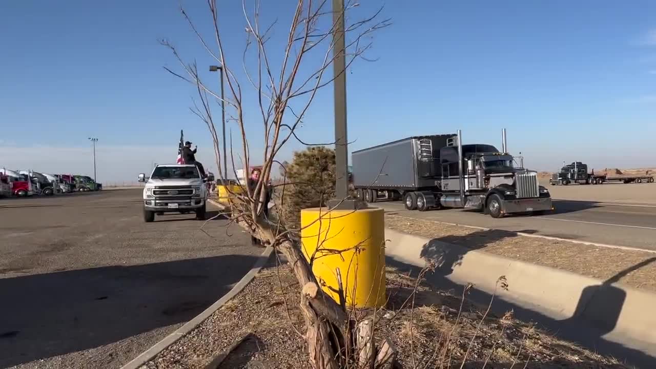 The USA Freedom Convoy arrives in Glenrio Texas on Day 3