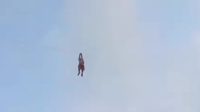 Huge kite carries a man into the air!