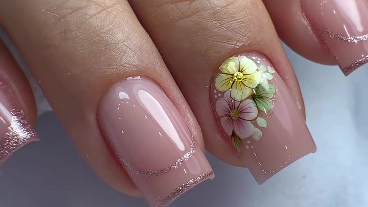 nails with flower details