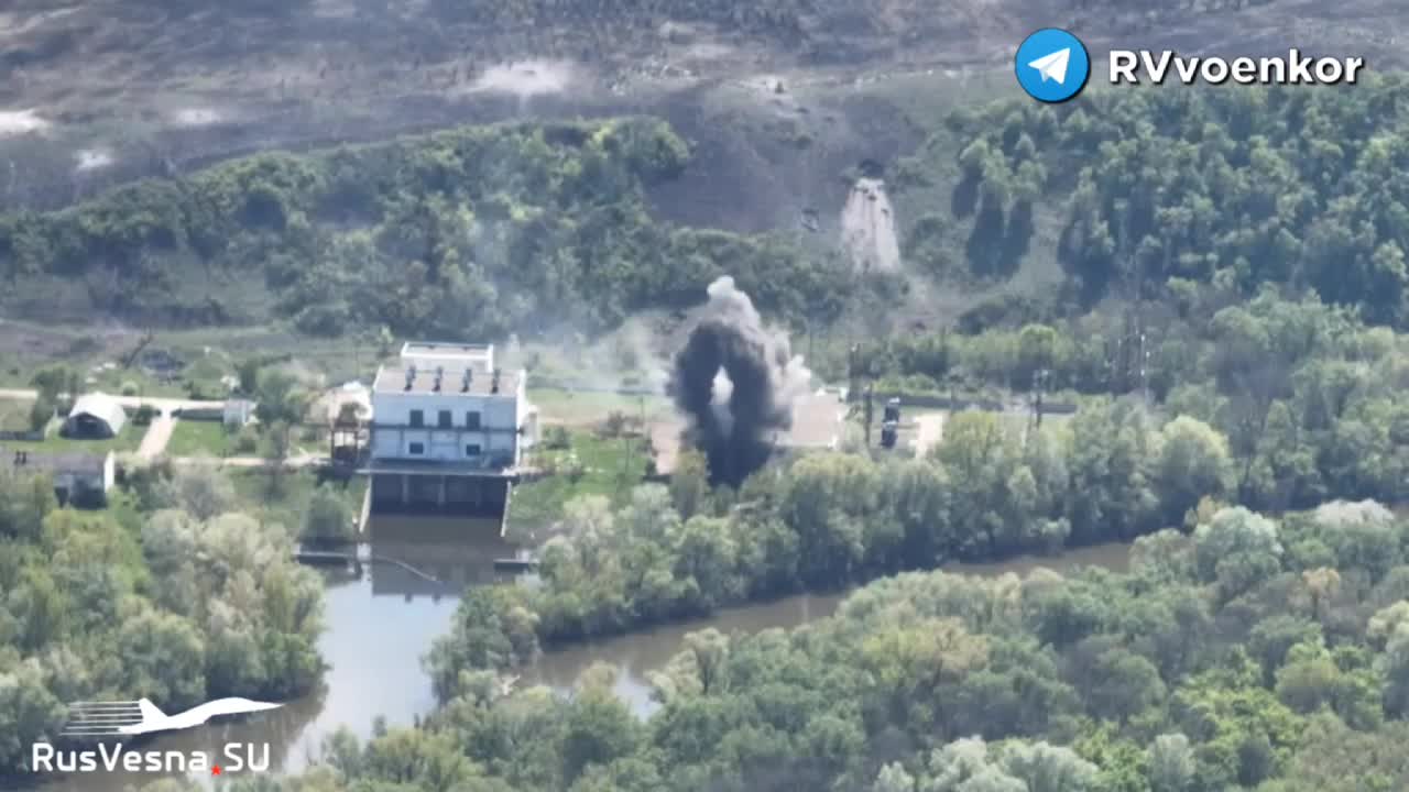 Ukraine War - Russian Aerospace Forces destroy barracks