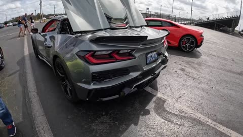 McLaren Artura vs C8 Corvette Z06