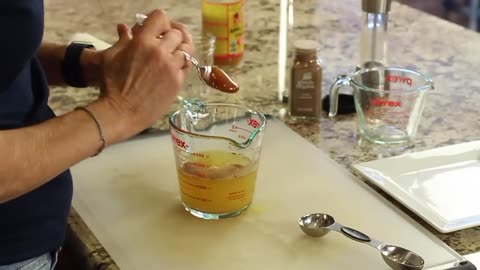 "Flu Buster Elixir: Conquer the Cold with This Easy and Natural Recipe! 🍵💥