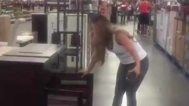 ΑΝ ΔΕ ΘΕΣ ΜΗΝ ΒΓΑΙΝΕΙΣ ΕΞΩ.