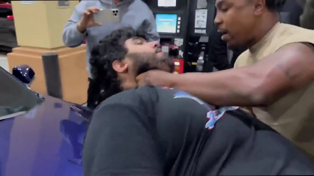 Man loses car race and refuses to pay up so he gets beat up