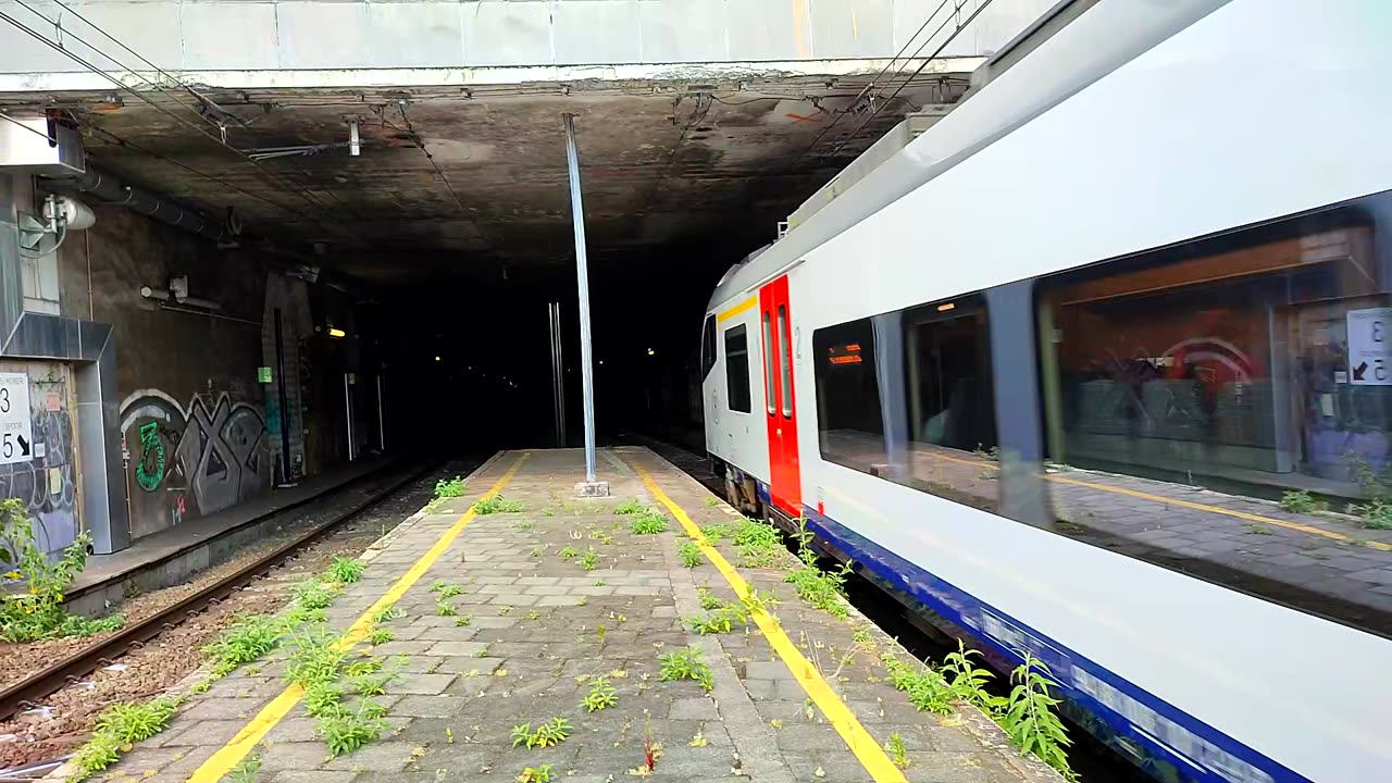 Exploring the railways of Belgium and surfing the trains