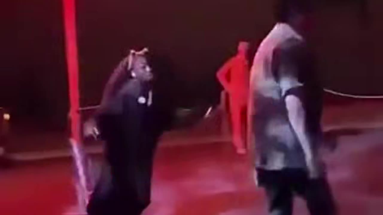 Boyfriend Attacks Scare Park Actor
