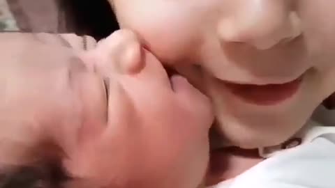 It's so funny, this little kid's video makes you sure to be happy and happy