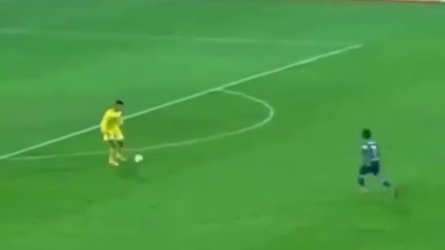 FUNNY GOALKEEPER DRIBBLE
