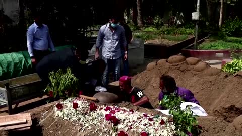Mumbai grave digger works 24 hours as deaths soar