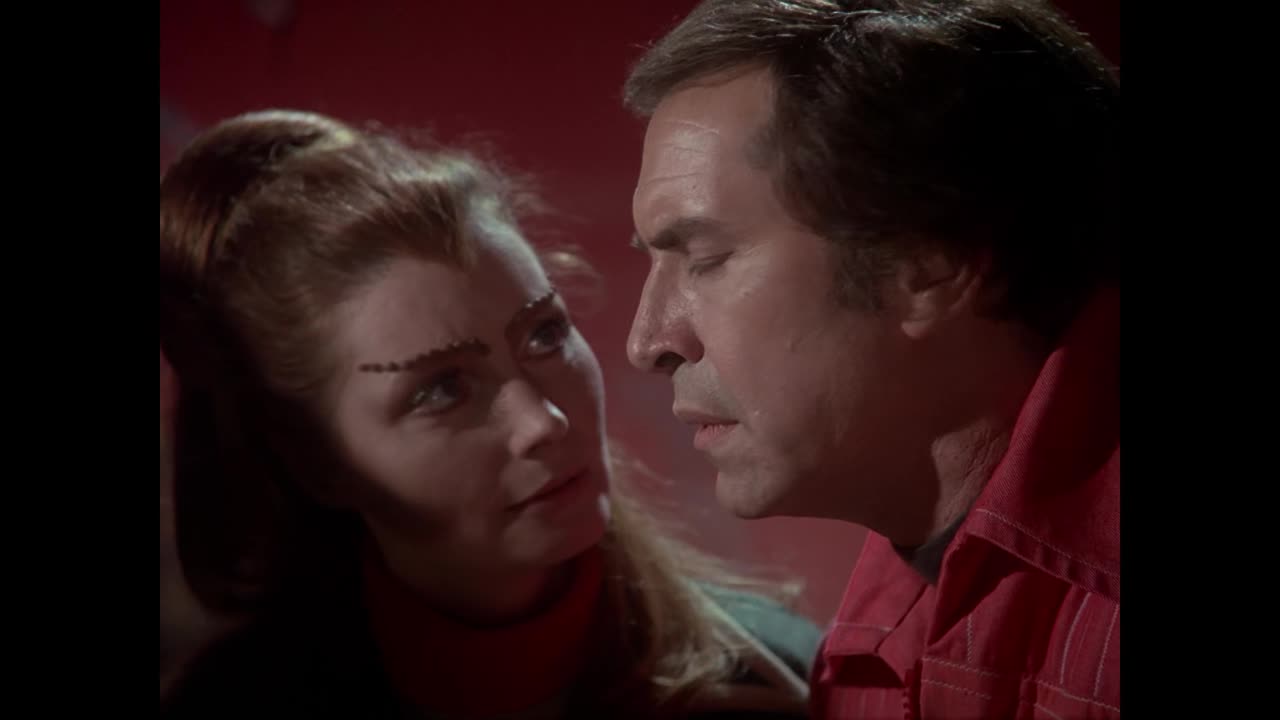 Space 1999 S02 E04 All That Glisters