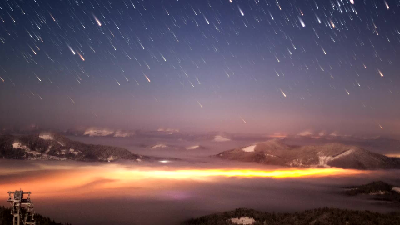 Impressive meteor shower seen from a mountain