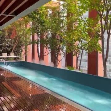 how 7 magnitude Earthquake shakes the swimming pool, made on top floor of multistory hotel