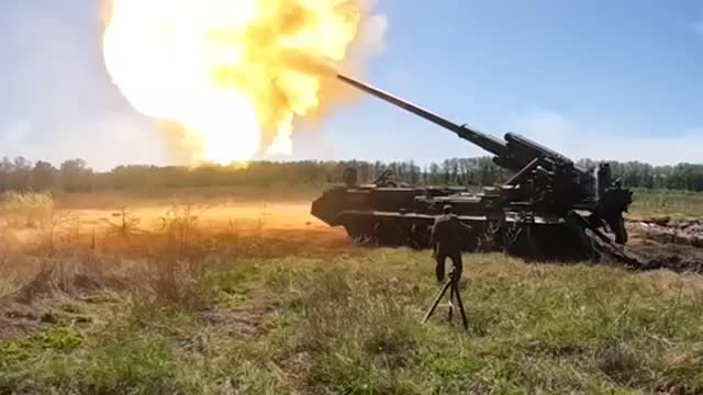 203mm Russian Artillery 2S7 Pion