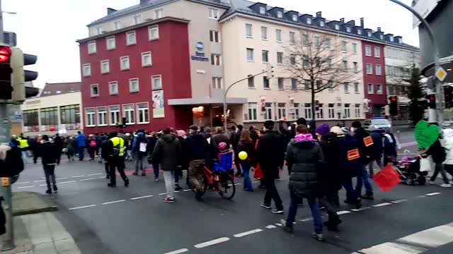 Osnabrück Demozug -Wir laufen weiter. Eindrücke