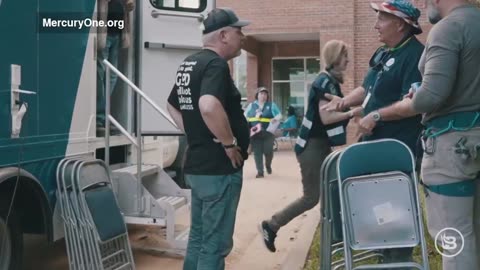 Glenn Beck confronts the lone FEMA crew he found in Asheville in North Carolina